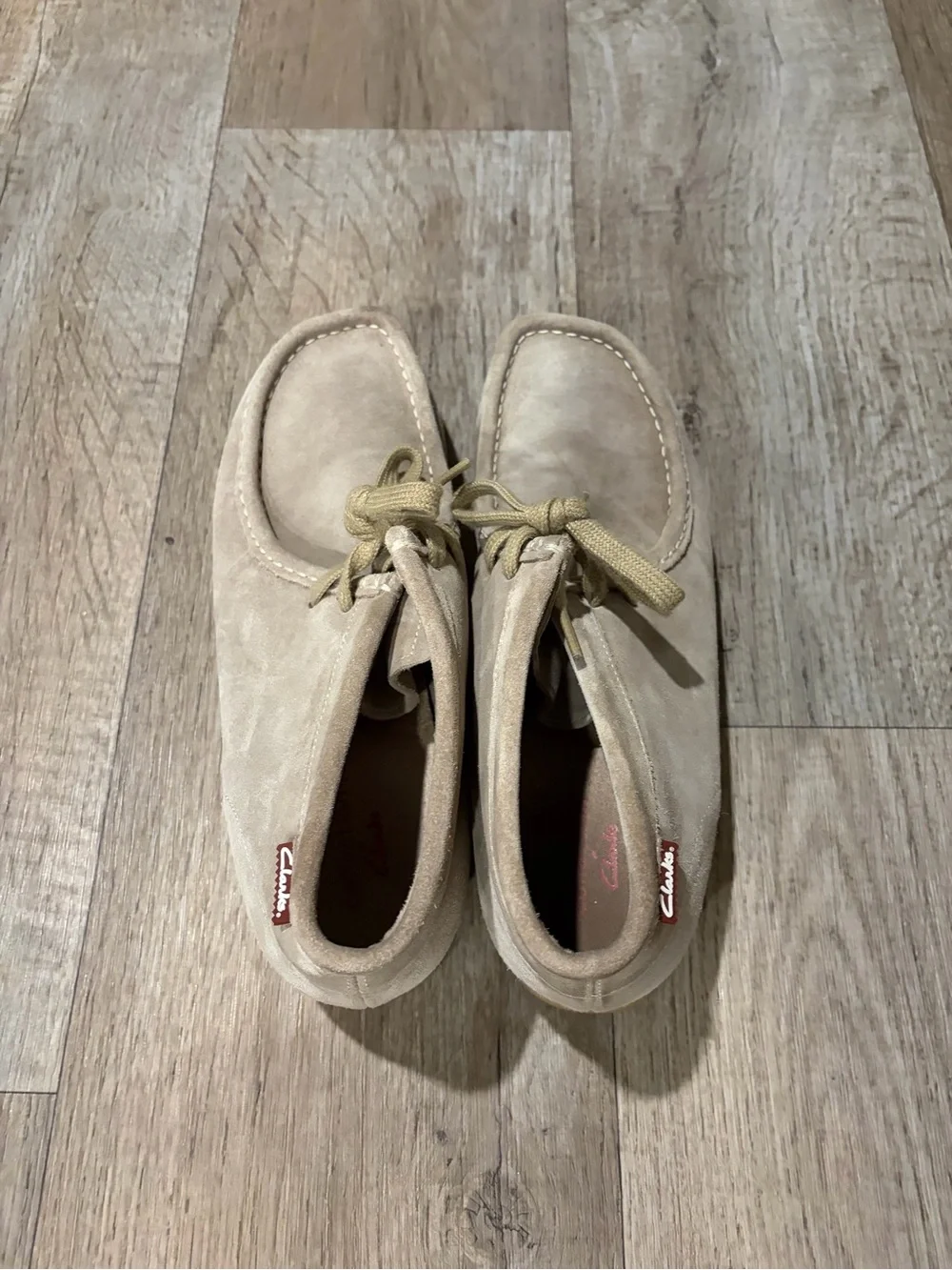 Men’s Clarks Wallabees Beige Slip-on Suede Ankle Boots. Size 9.5